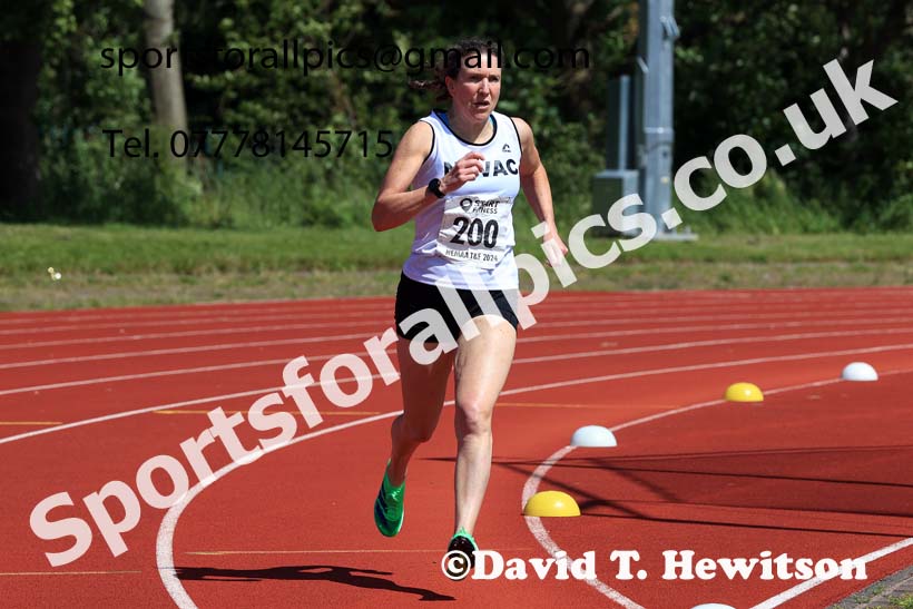 Womens 800 metres, 2024 NE Masters Track and Field Champs., Monkton Stadium, Jarrow.  Photo: David T. Hewitson/Sports for All Pics